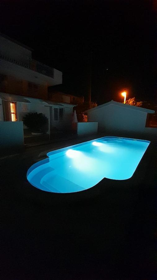 Apartments Mihovilovic - 50 M From Beach Slatine Exterior photo