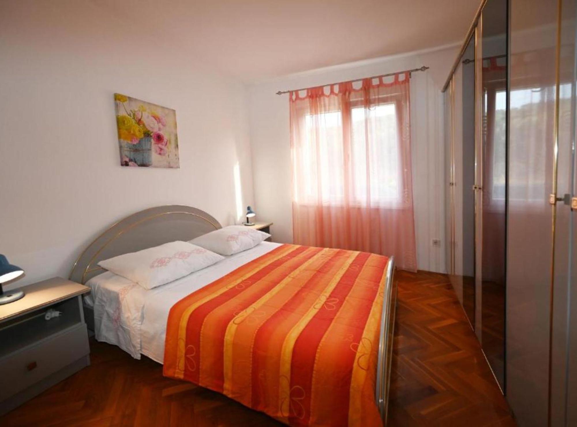 Apartments Mihovilovic - 50 M From Beach Slatine Room photo